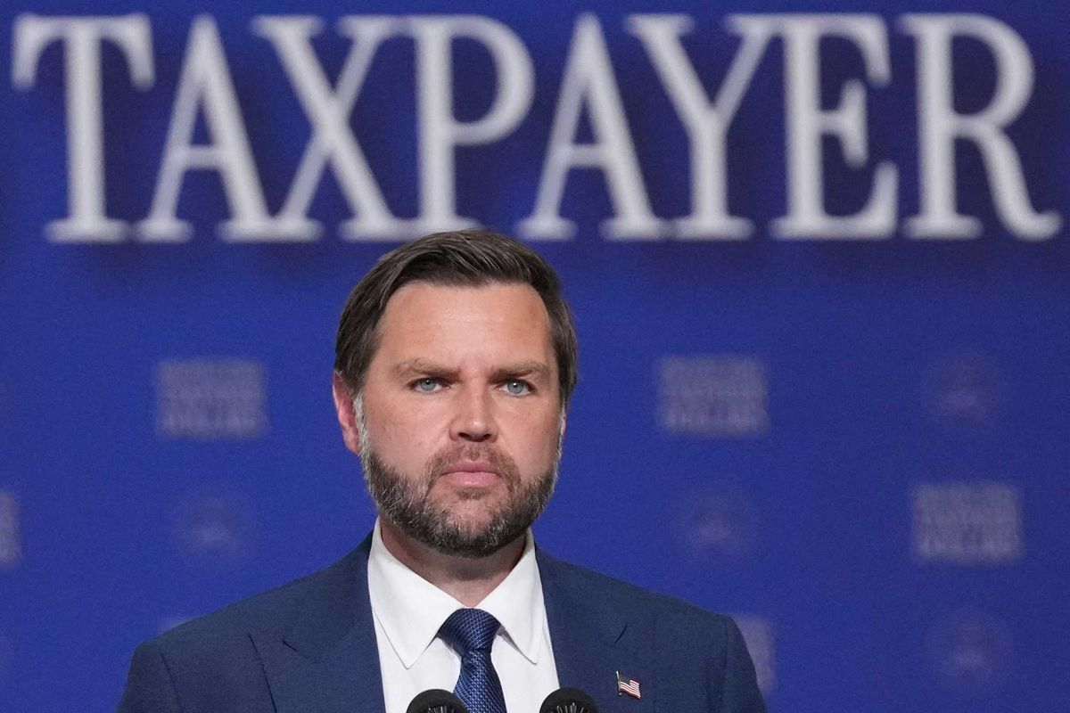 White House inadvertently calls JD Vance 'dumb' while defending his glaring mistake