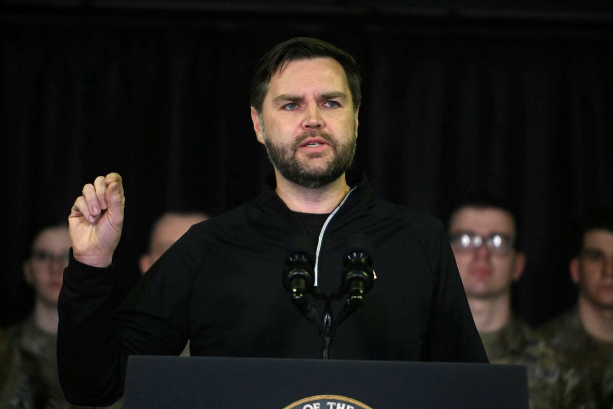 'He derides sycophants privately': Ex-White House official puts Trump orbit on notice