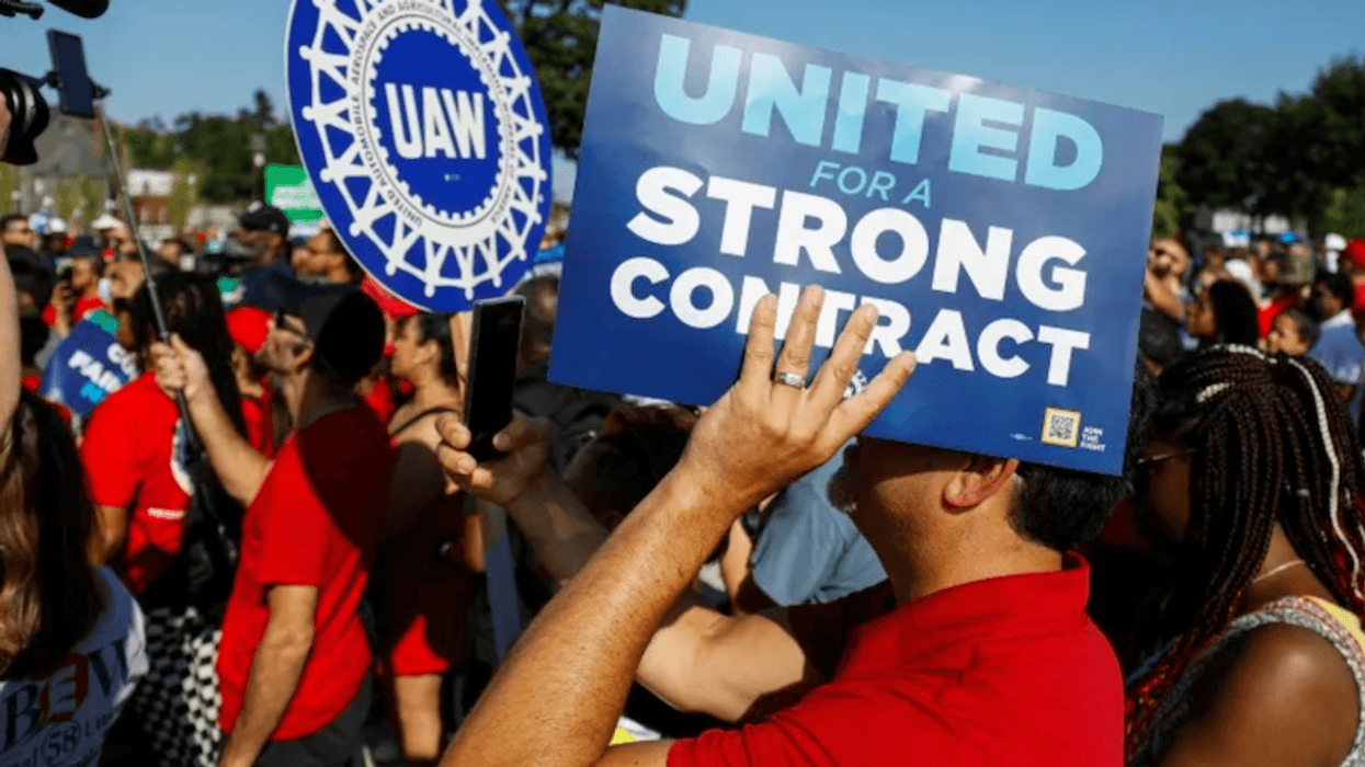 Midnight strike deadline looms large for Detroit car giants