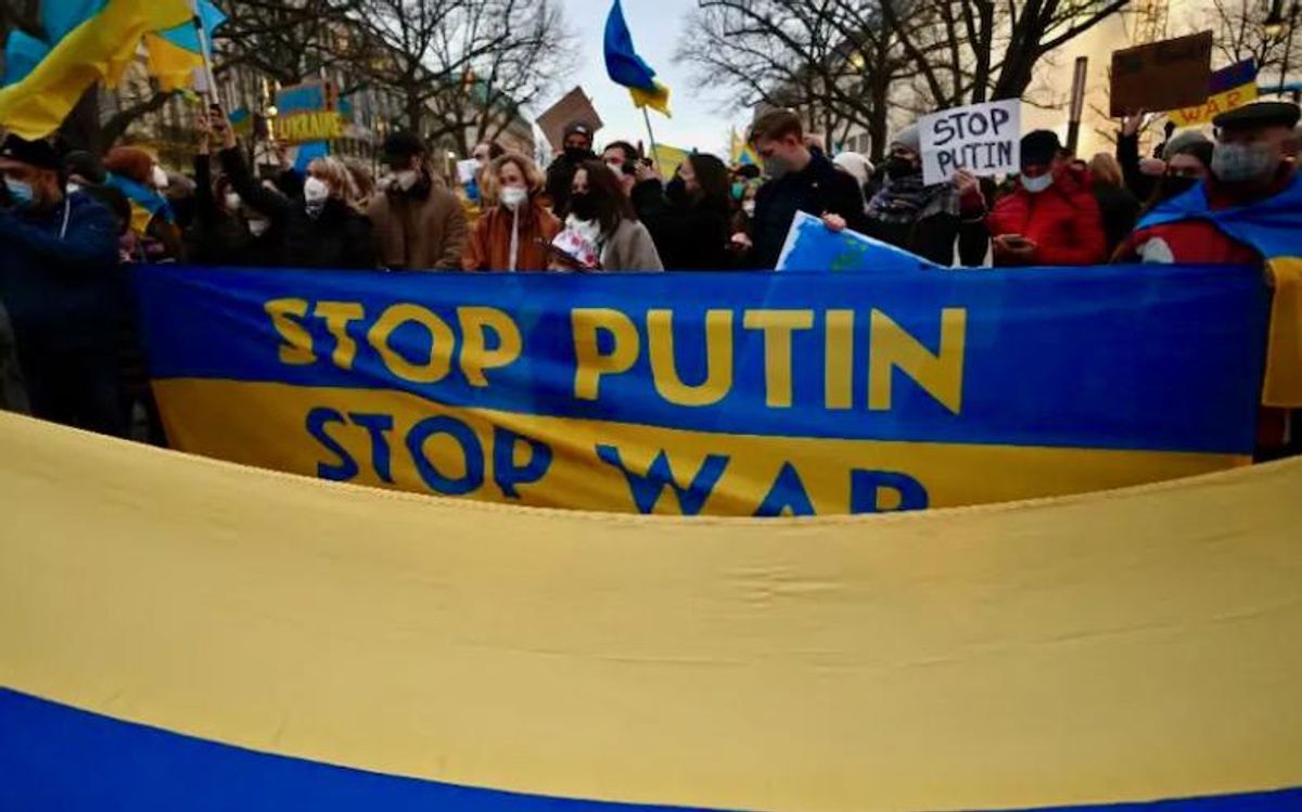 Ukraine mobilizes reserves as Moscow doubles down on demands