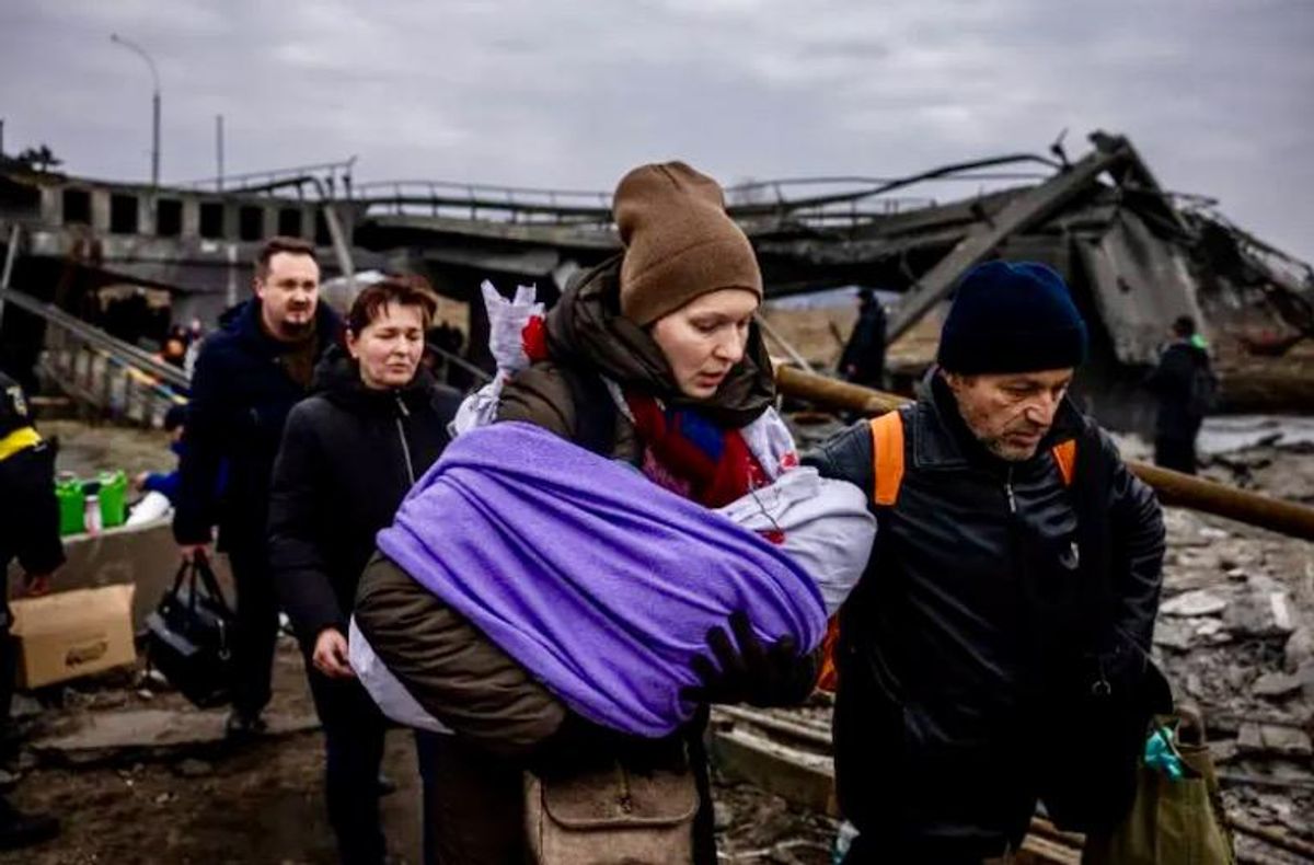 Ukrainians flee besieged city as number of refugees hits 2 million