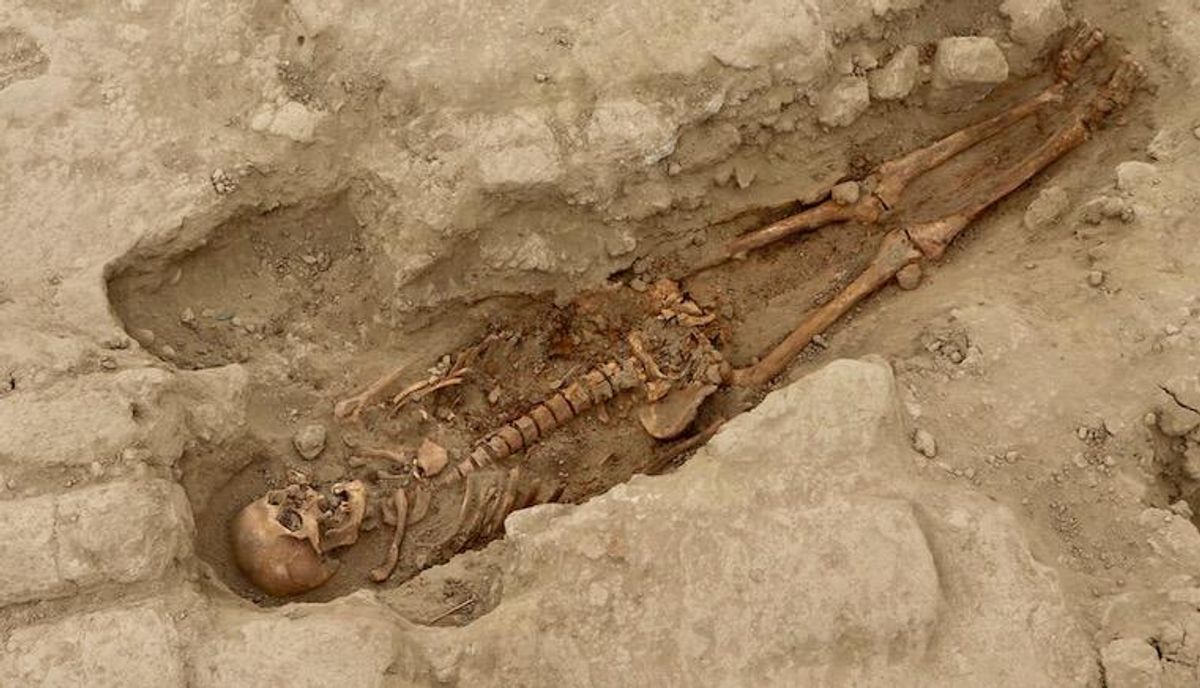 Discovery of ancient Peruvian burial tombs sheds new light on Wari culture