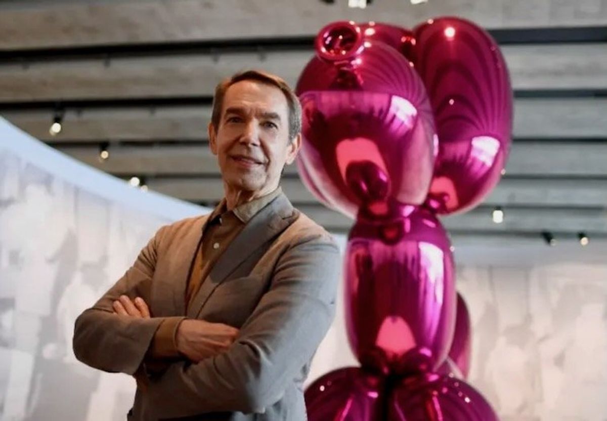 US art fair visitor accidentally smashes $42,000 Koons sculpture