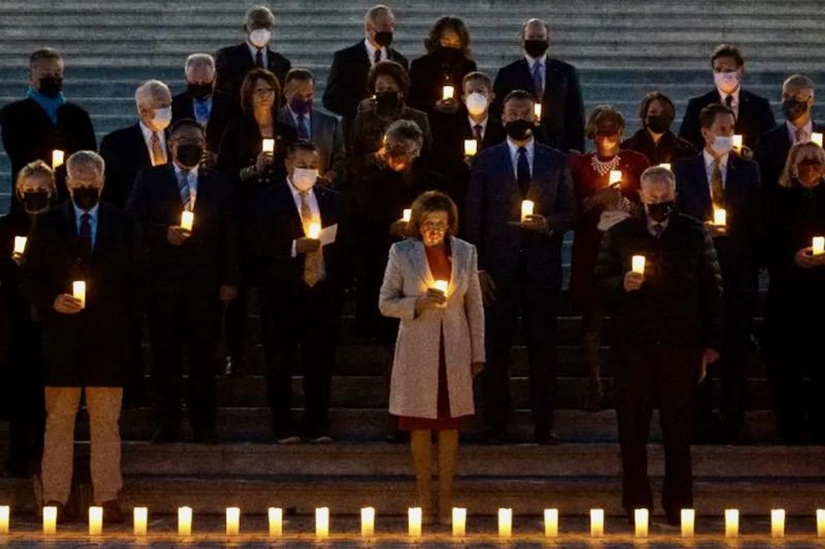 US crosses 800,000 COVID-19 deaths
