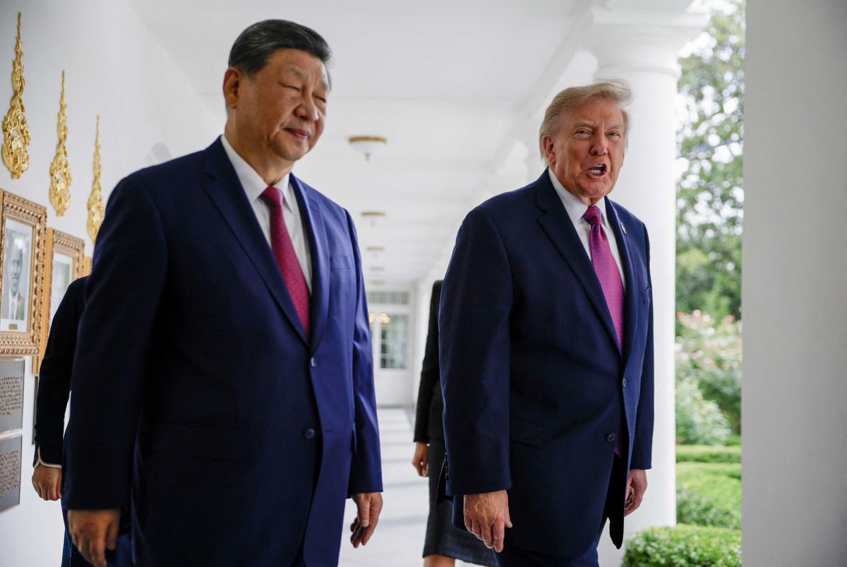 Outrage as Trump flaunts 'autopen' portrait in front of world leader: 'Appalling'