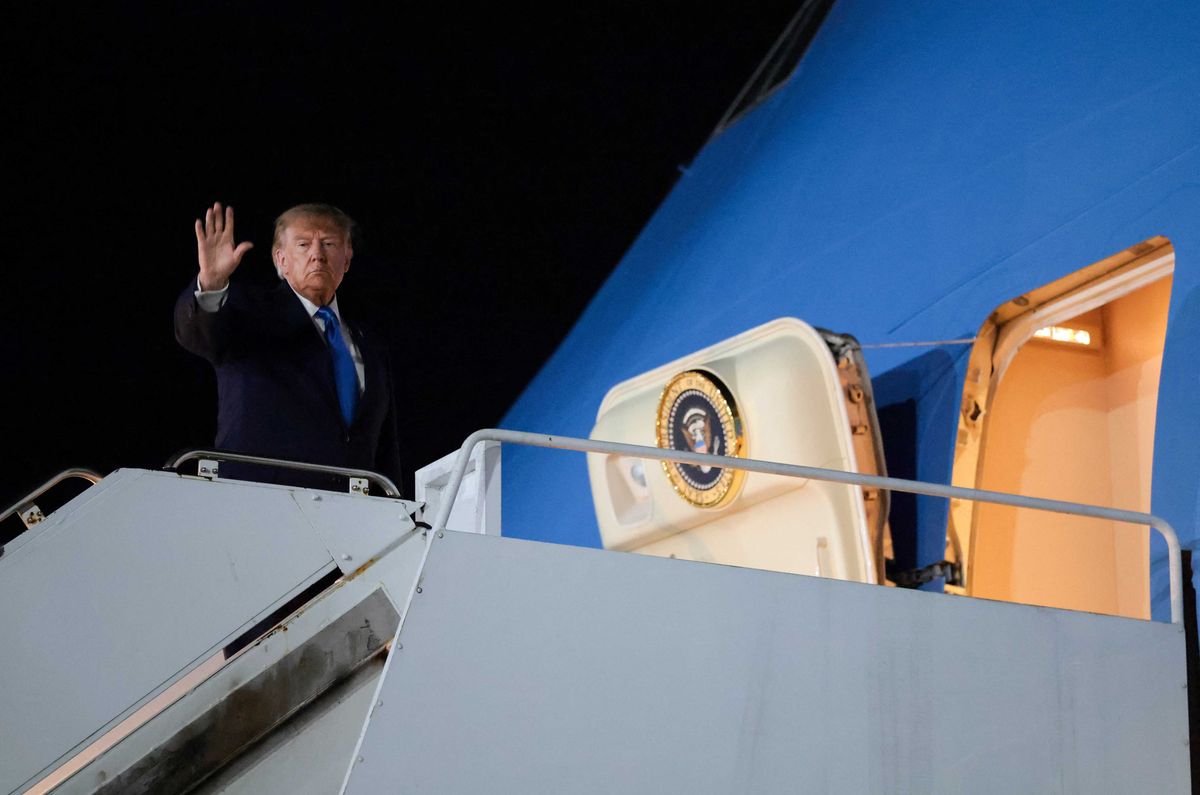 Trump's war on CNN takes flight as network kicked off Air Force One: 'Singled out'