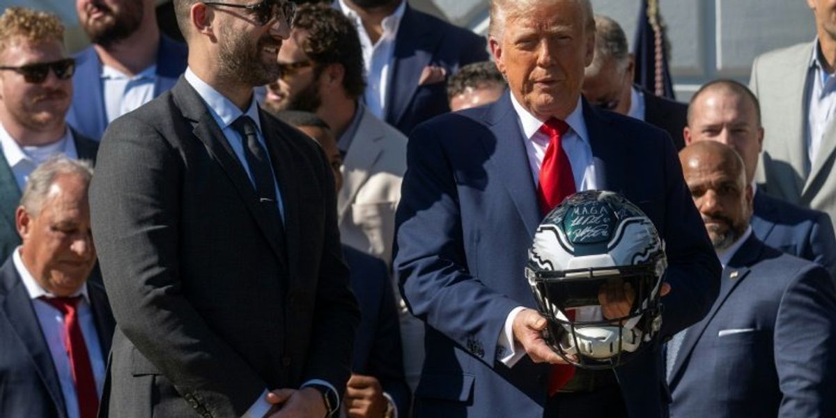 Trump salutes 'incredible' Eagles at White House reception