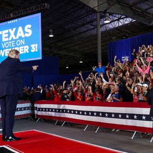 Mockery erupts as camera exposes 'embarrassing' size of Trump’s red state rally venue