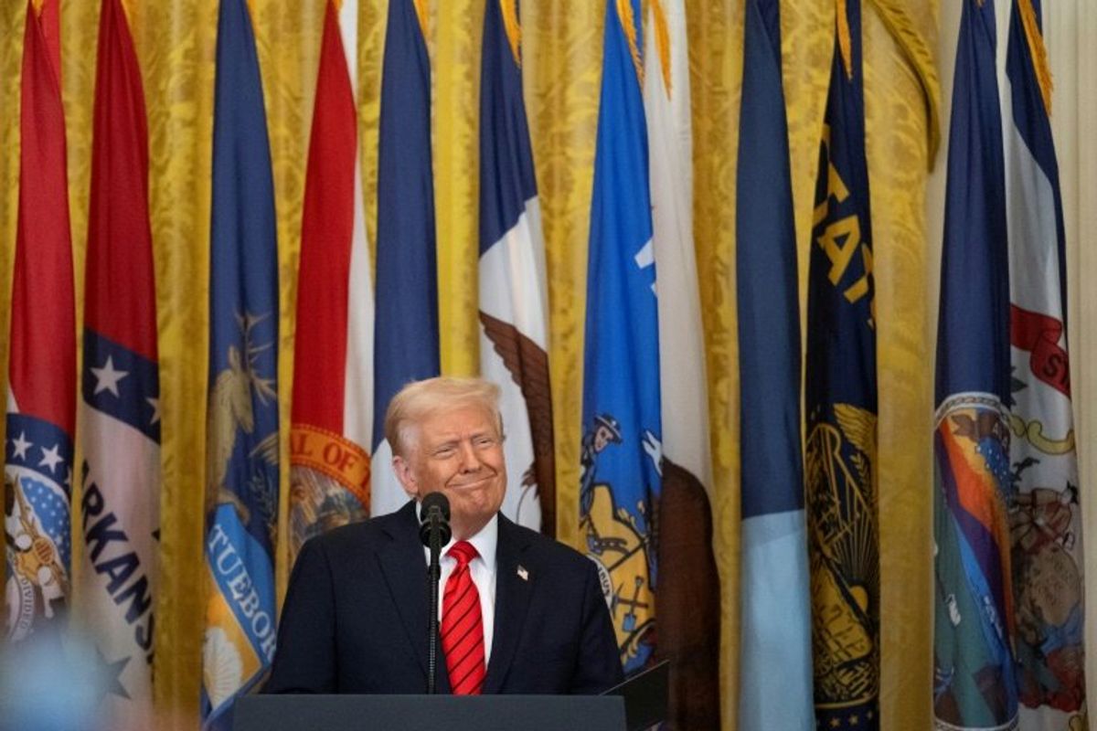 Trump pressures courts after reprimand on deportations