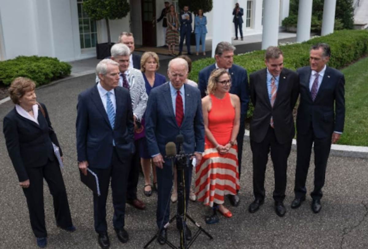 White House, lawmakers strike deal on infrastructure