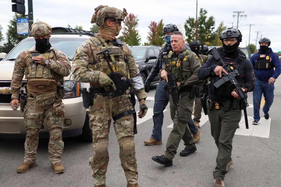 MAGAが崩壊、トランプ氏の国境取締官が追放される：「本当じゃないと言って！」