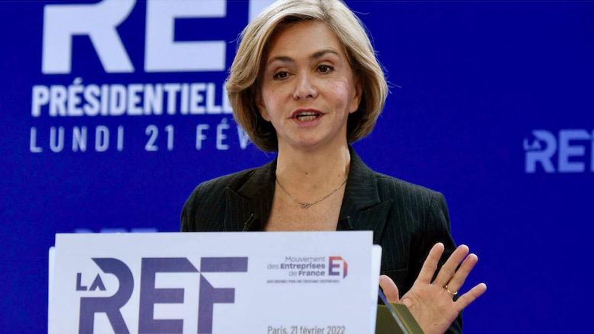 Of hatchets and odysseys: French presidential candidates make their pitches to business leaders