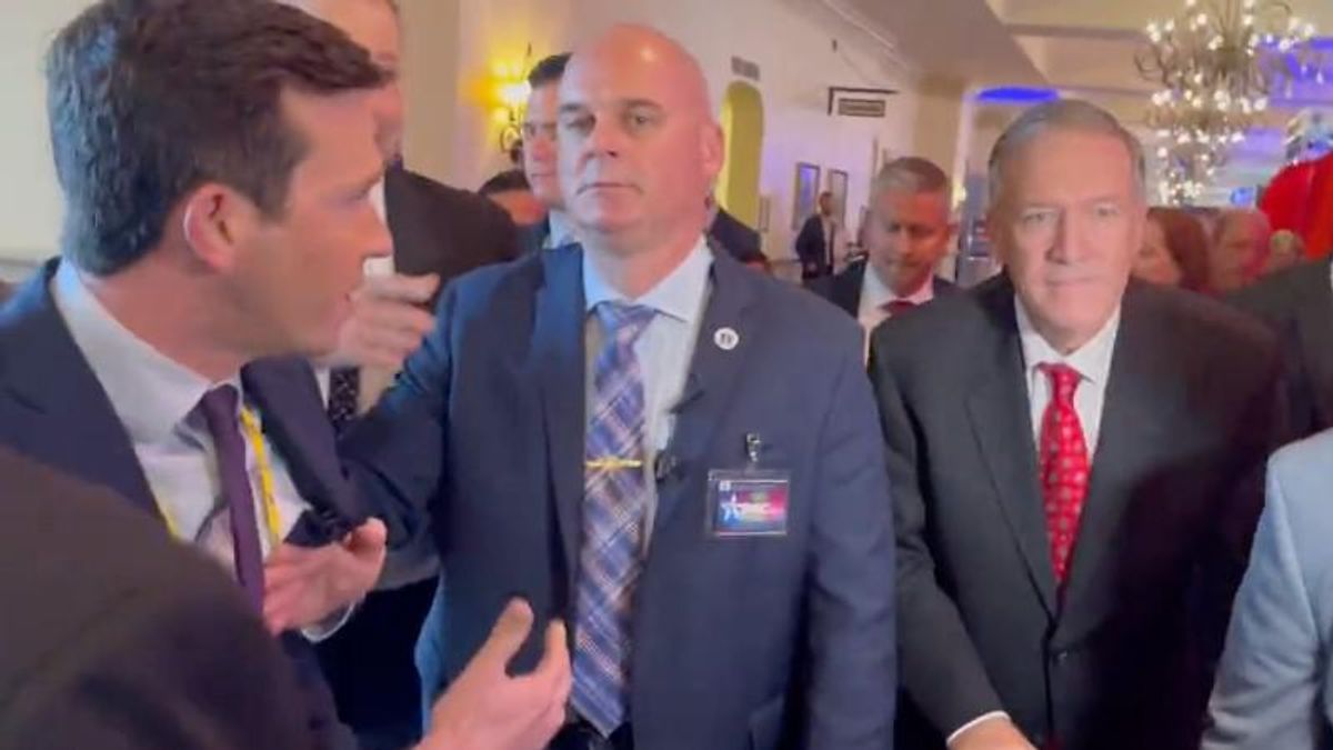 Pompeo’s security detail shoves reporter out of the way after he asks about his ‘soft praise for Putin'