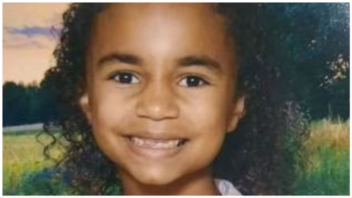 Mother says teacher grabbed her 8-year-old daughter by the neck
