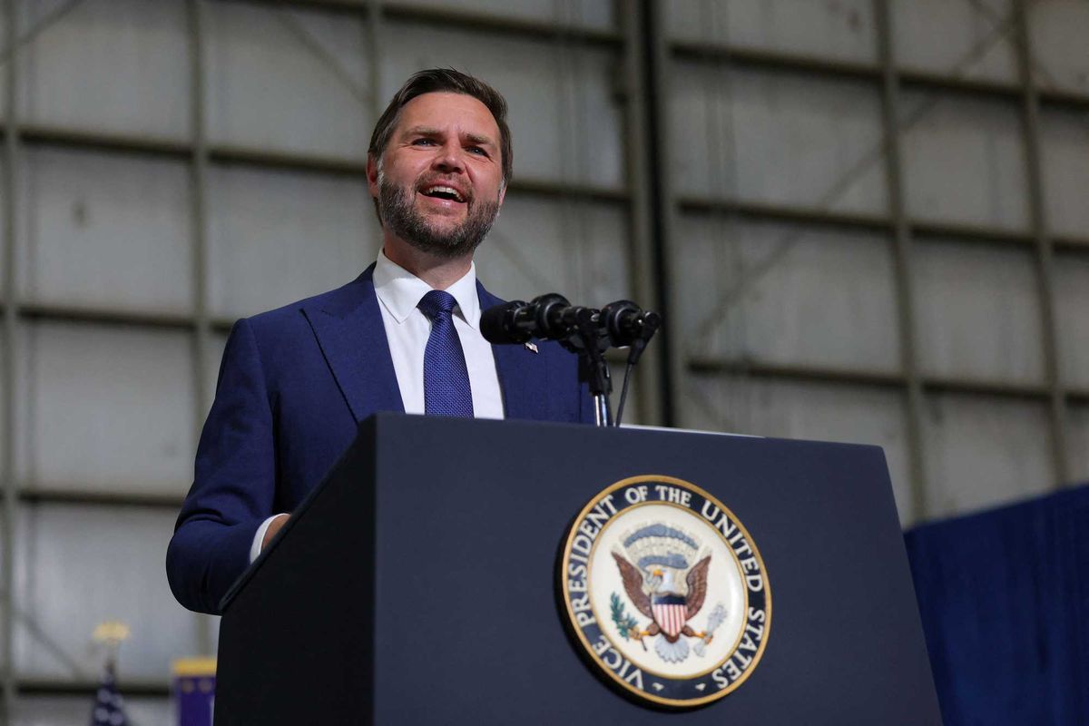 JD Vance let slip his secret envy with 'self-admission' to Joe Rogan: analysts