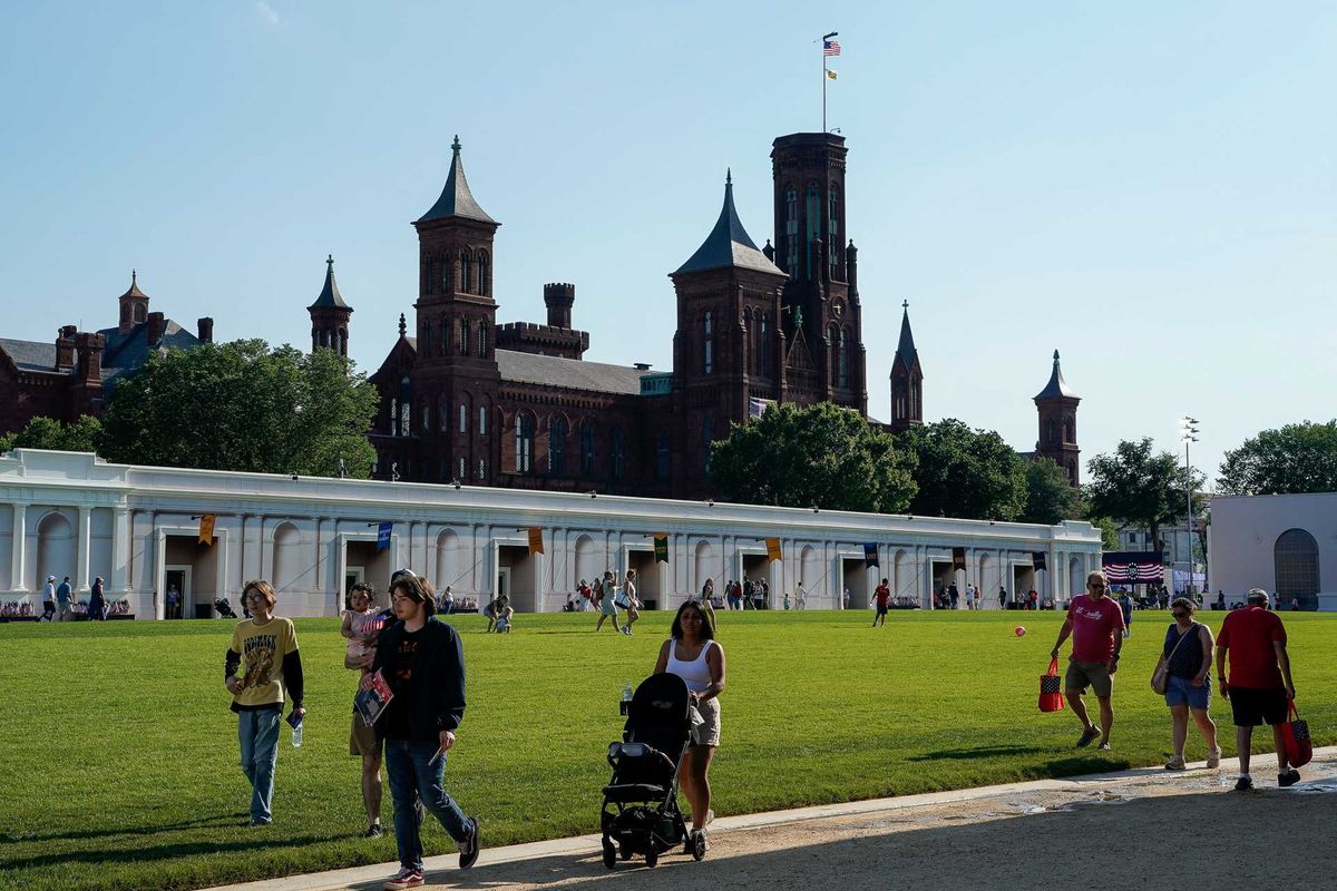 'Bizarre': Trump mocked after 'dumbest' order yet installs warnings outside Smithsonian
