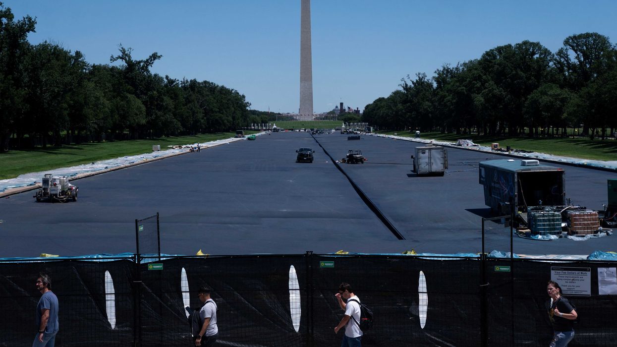 Social media reacts to Trump's Lincoln Memorial Reflecting Pool sizing chart