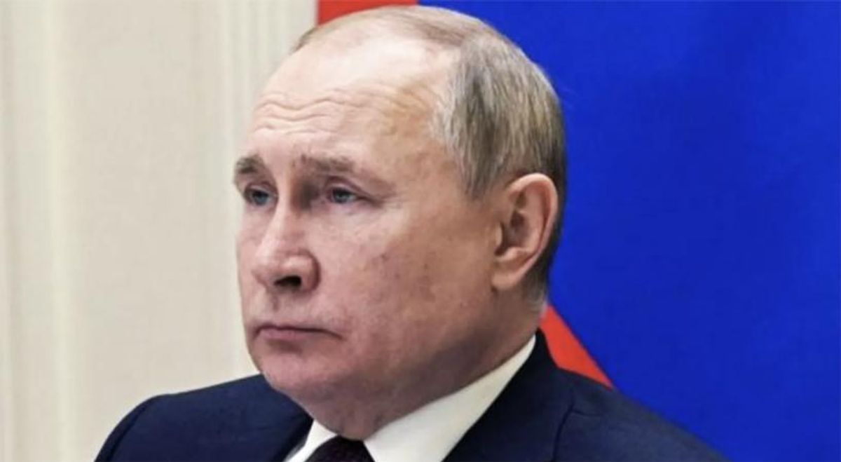 Experts: Putin's Ukraine 'blunder' raised 'the risks of both a coup and a revolution'