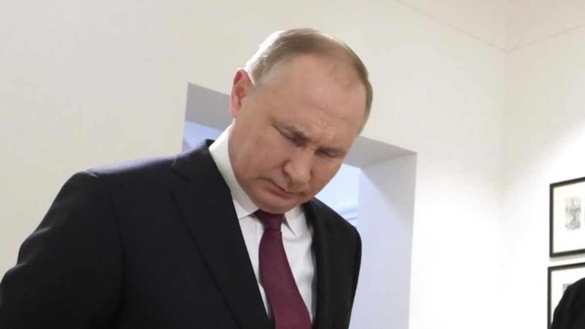 Putin is 'losing touch with reality': Ex-FBI counter-spy warns Russian leader is 'unstable'