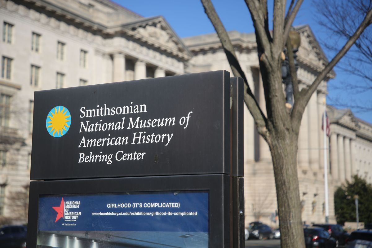 Trump gets public rebuke as Smithsonian defies order