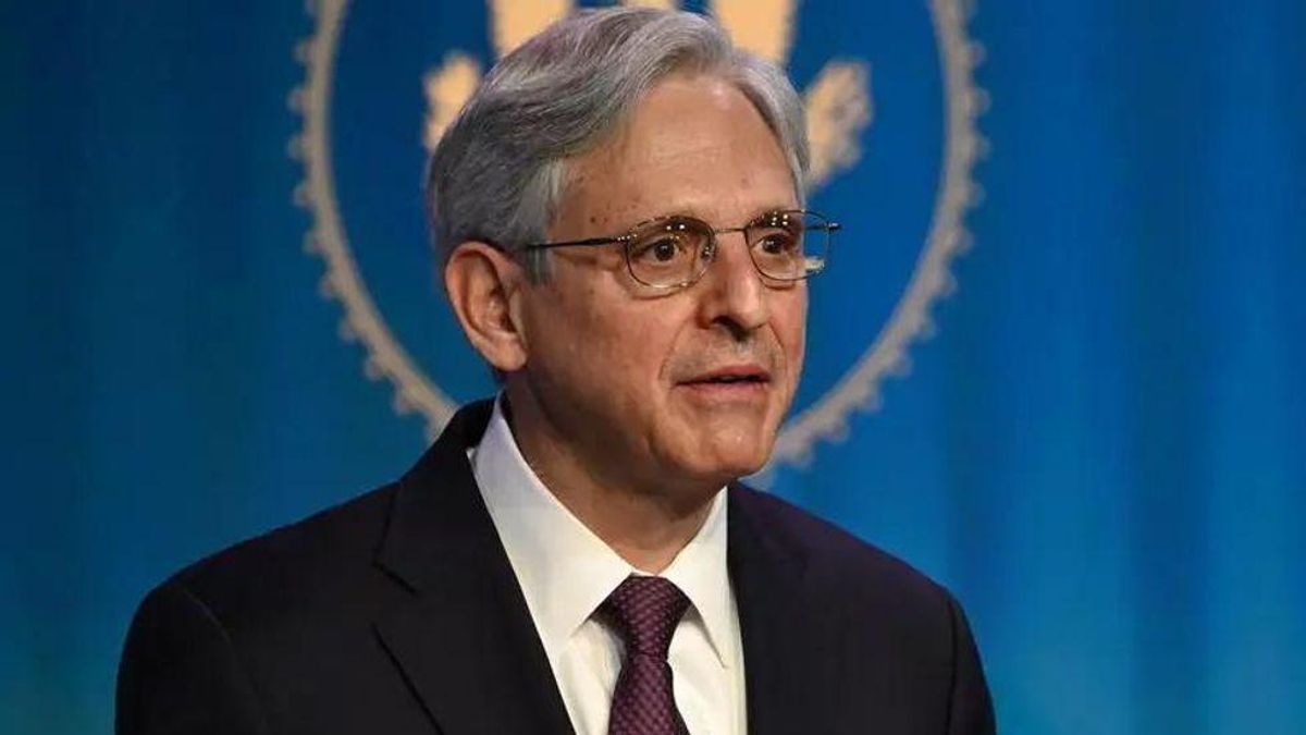 Senate Judiciary Democrats give Merrick Garland 15 days to disclose Bill Barr memo on Trump indictment