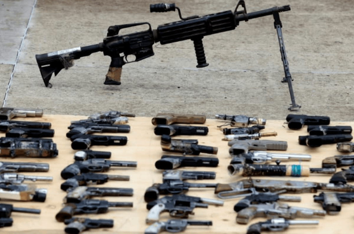 Mexicans offered $1,300 to hand in a machine gun - Raw Story