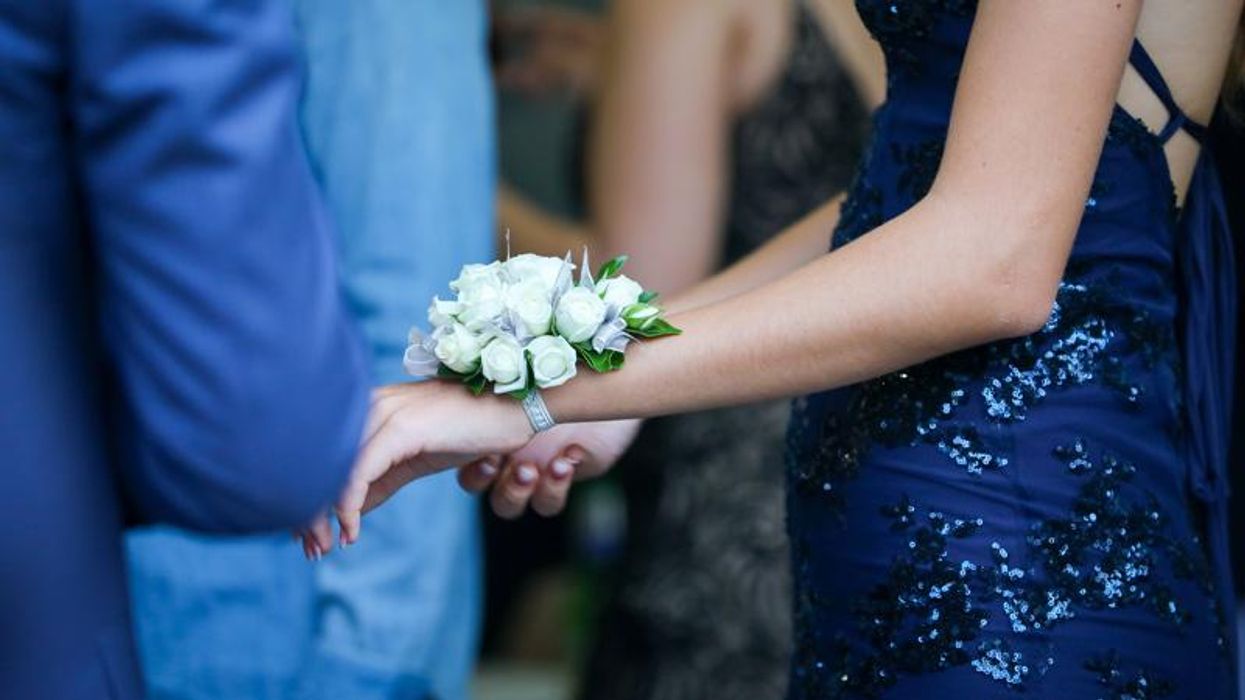 Beijing simplifies marriages to encourage Chinese to wed