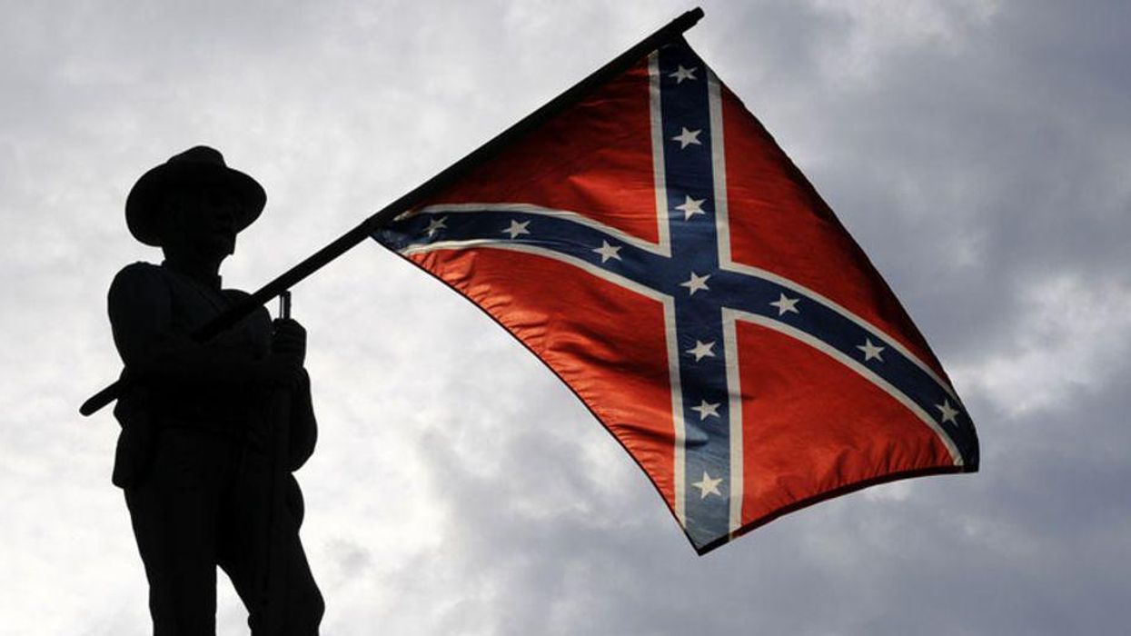Black waiter forced to serve N-word spewing diners decked in Confederate flags: report