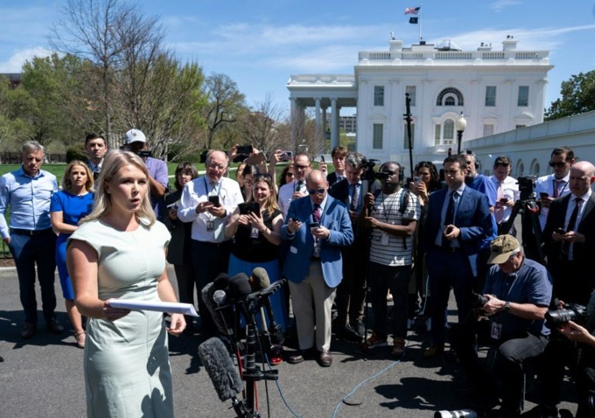 Trump White House mulls deciding who sits in press room