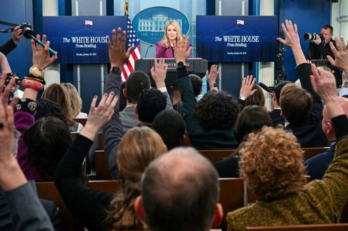 White House urges TikTokers to apply for press passes