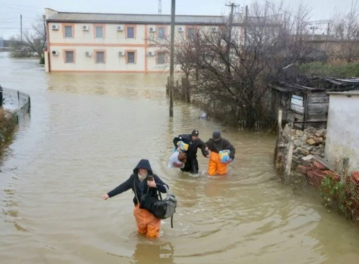 Storm leaves thousands without power in Crimea