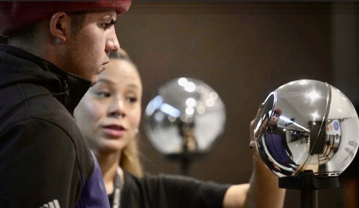 Cash-strapped Argentines queue for eyeball scans